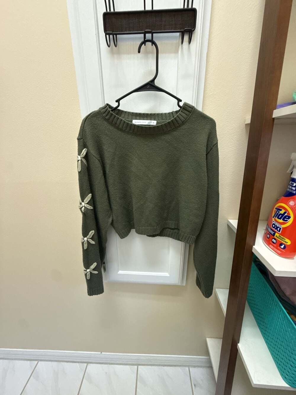 Altar'd State Olive Green Cropped Daisy Floral Knit Sweater Size M